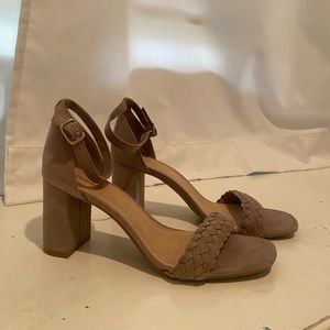 Old Navy Woven Toe Block Heel Sandals 9